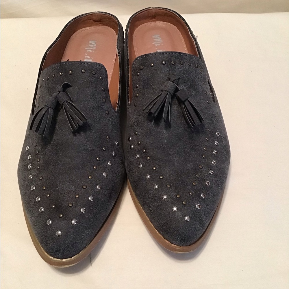Mi im gray faux suede studded tassel mules. EUC